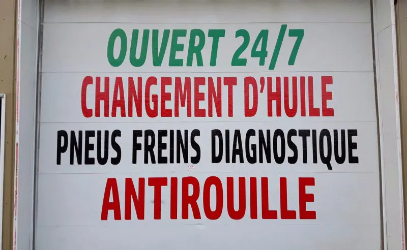 Lettrage sur porte de garage