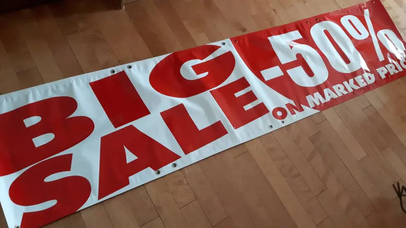 Lettrage découpé sur bannière