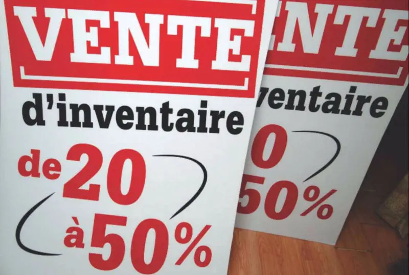 Lettrage sur coroplaste